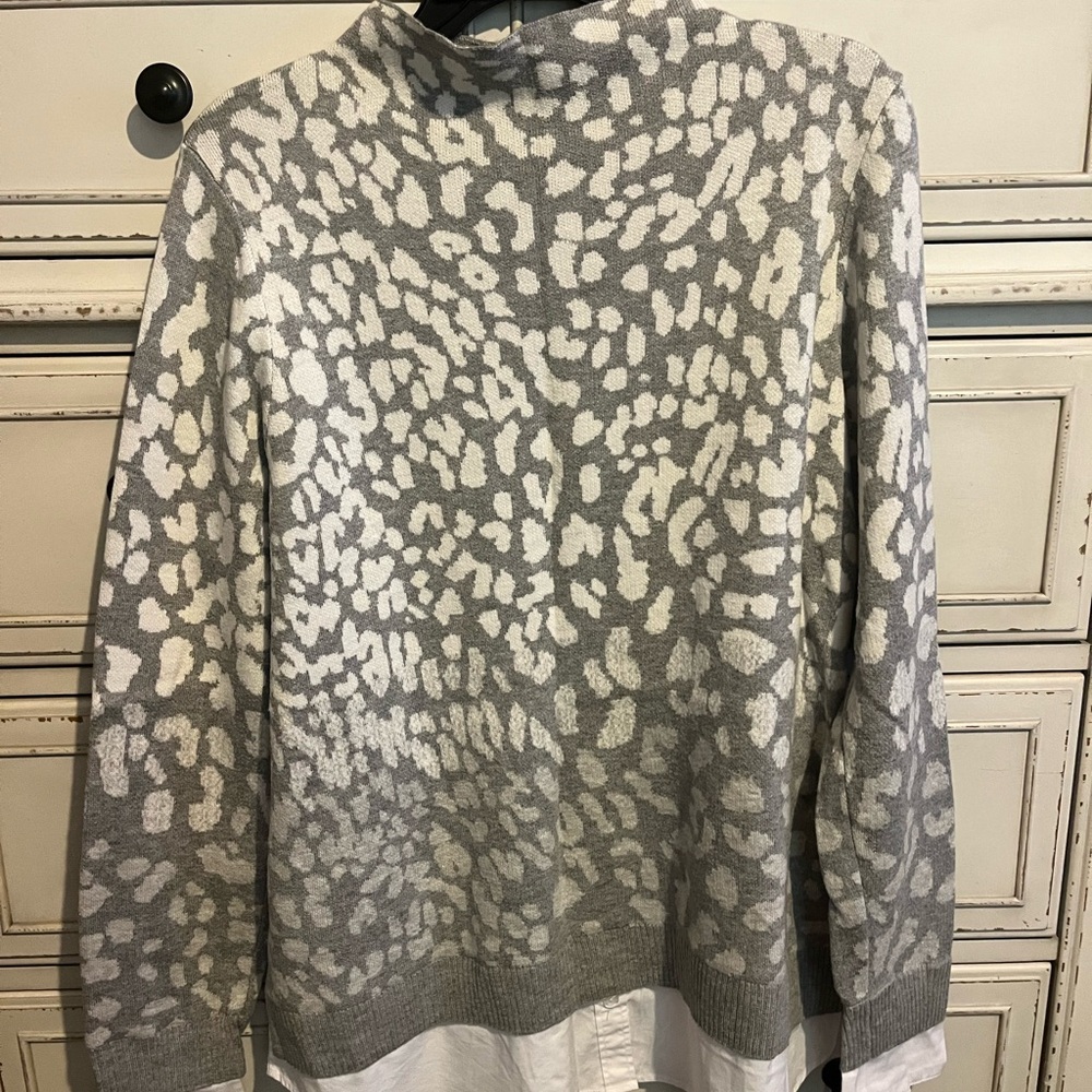 Isaac Mizrahi Gray and White Knit Sweater
